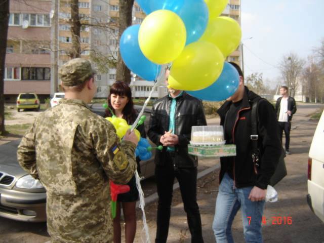 Студенти ЖДТУ вітали з Днем народження десантників 95 бригади