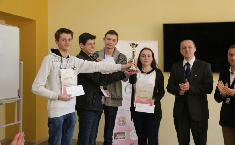 Студентська команда Житомирської політехніки перемогла на Обласному юнацькому дебатному турнірі