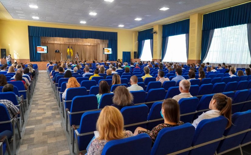 Збори трудового колективу Житомирської політехніки у перший день нового 2020/2021 навчального року