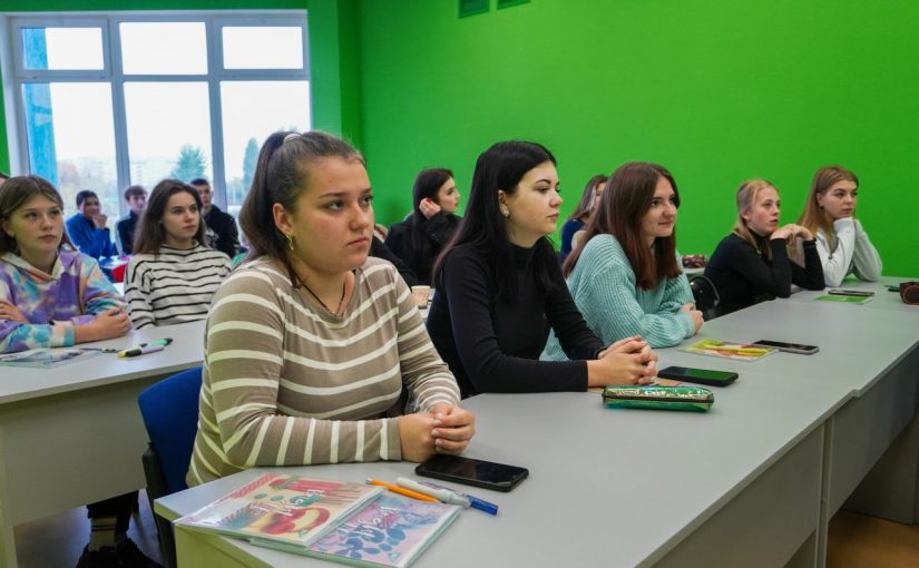 Відкрита лекція для студентів Житомирської політехніки від Олени Харламової, засновниці та гендиректорки Агентства з МСФЗ