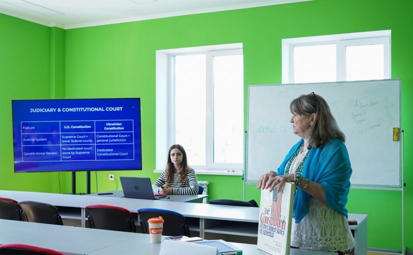 Викладачі та здобувачі освіти університету успішно завершили курс «Конституція у контексті: порівняльне дослідження України та США»