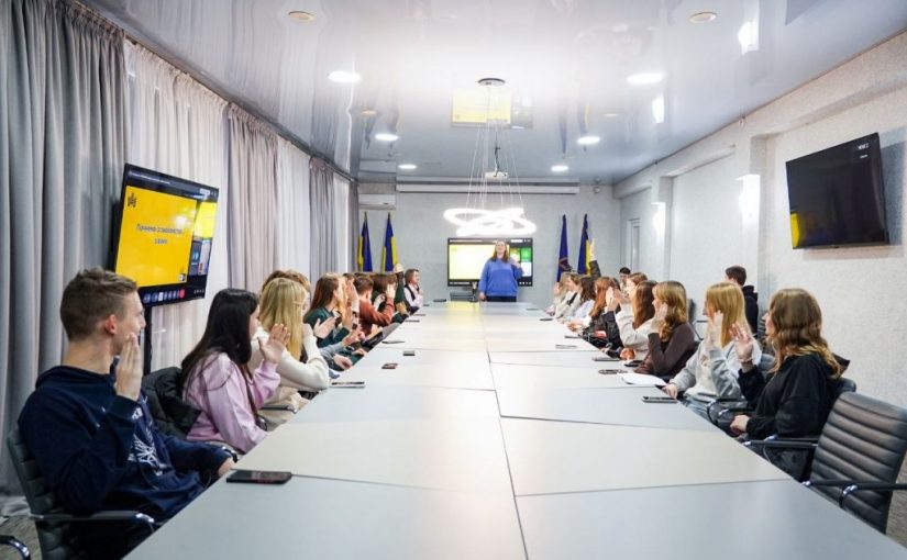 Формування безбар’єрного середовища у взаємодії з людьми з інвалідністю